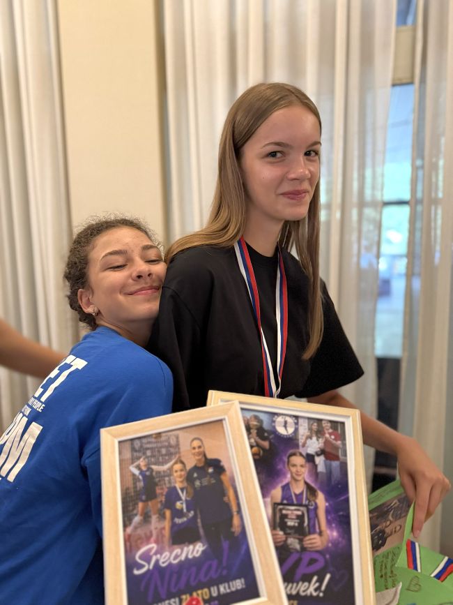 aaaIspraćaj Nine Janić sa kampa 11